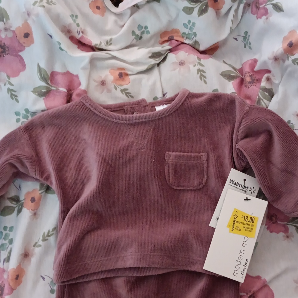 Brand new with tags Gerber two-piece outfit 0-3 months